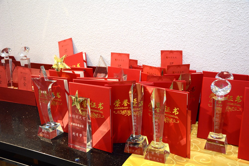 榮譽(yù)證書(shū)