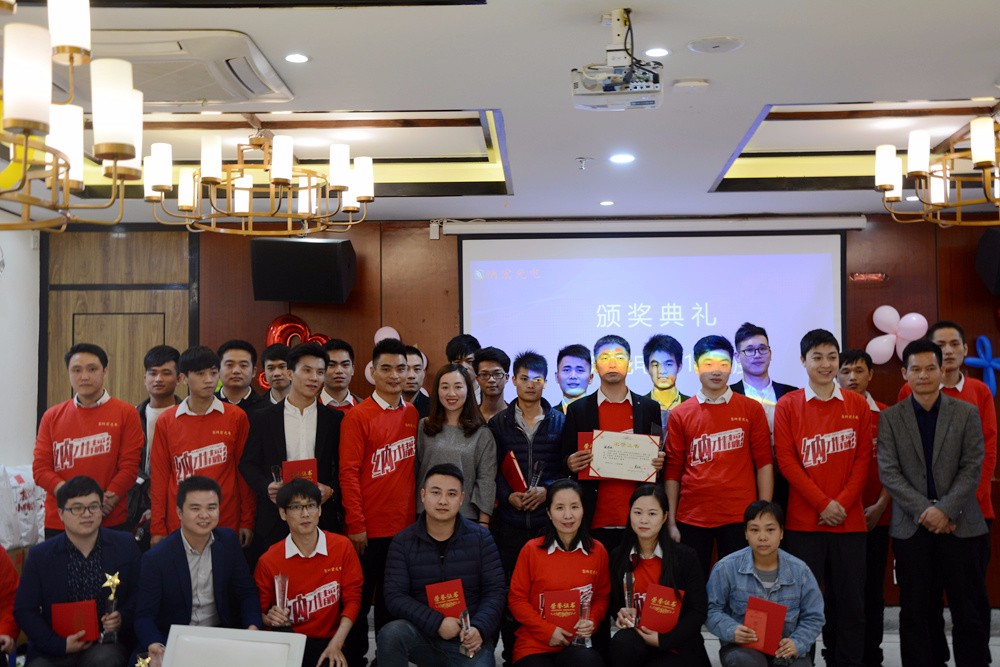 深圳納宏光電合影